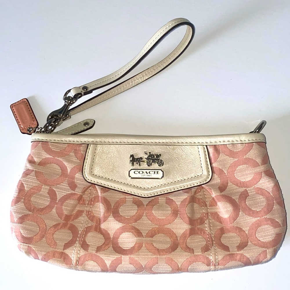 Coach Wristlet In Signature Design